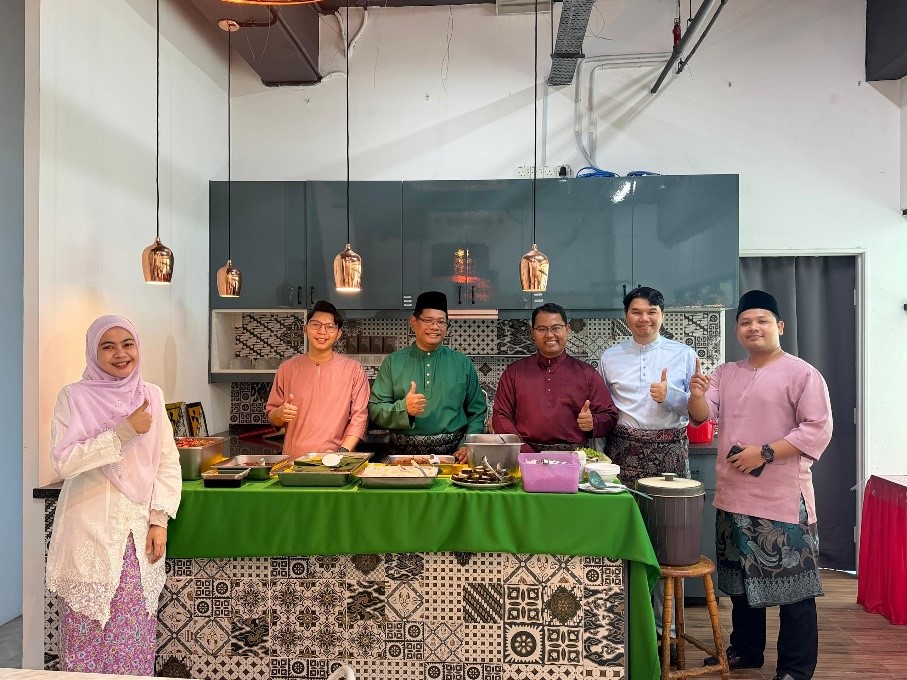 MSTC Raya Merah Meriah